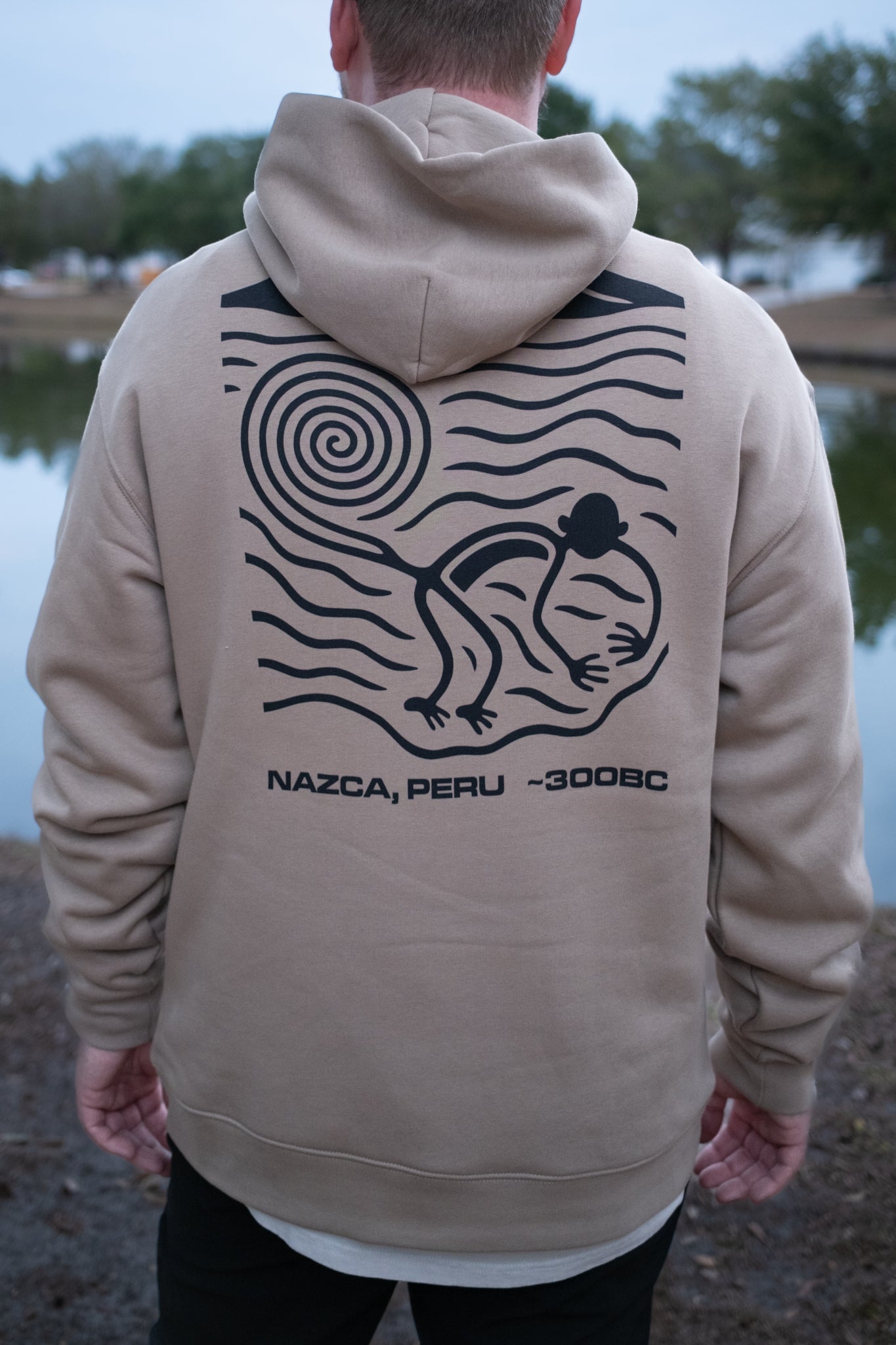 model | Hoodie Back Carolina Blue Black Chestnut Clay Cobalt Cypress Pine Green Sand White