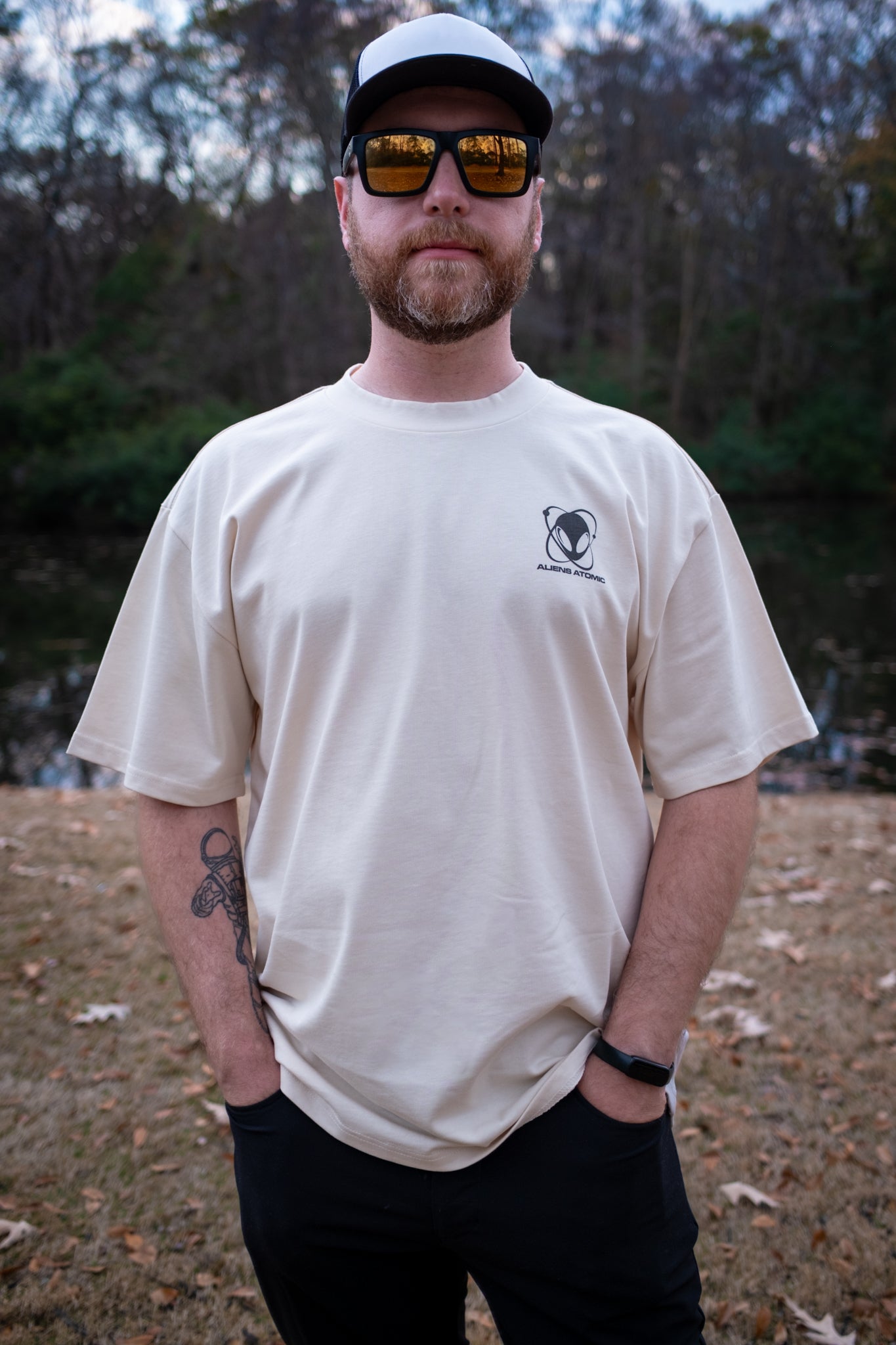 model | T-shirt Back Ecru Eucalyptus Pistachio Navy Pine Green White Black