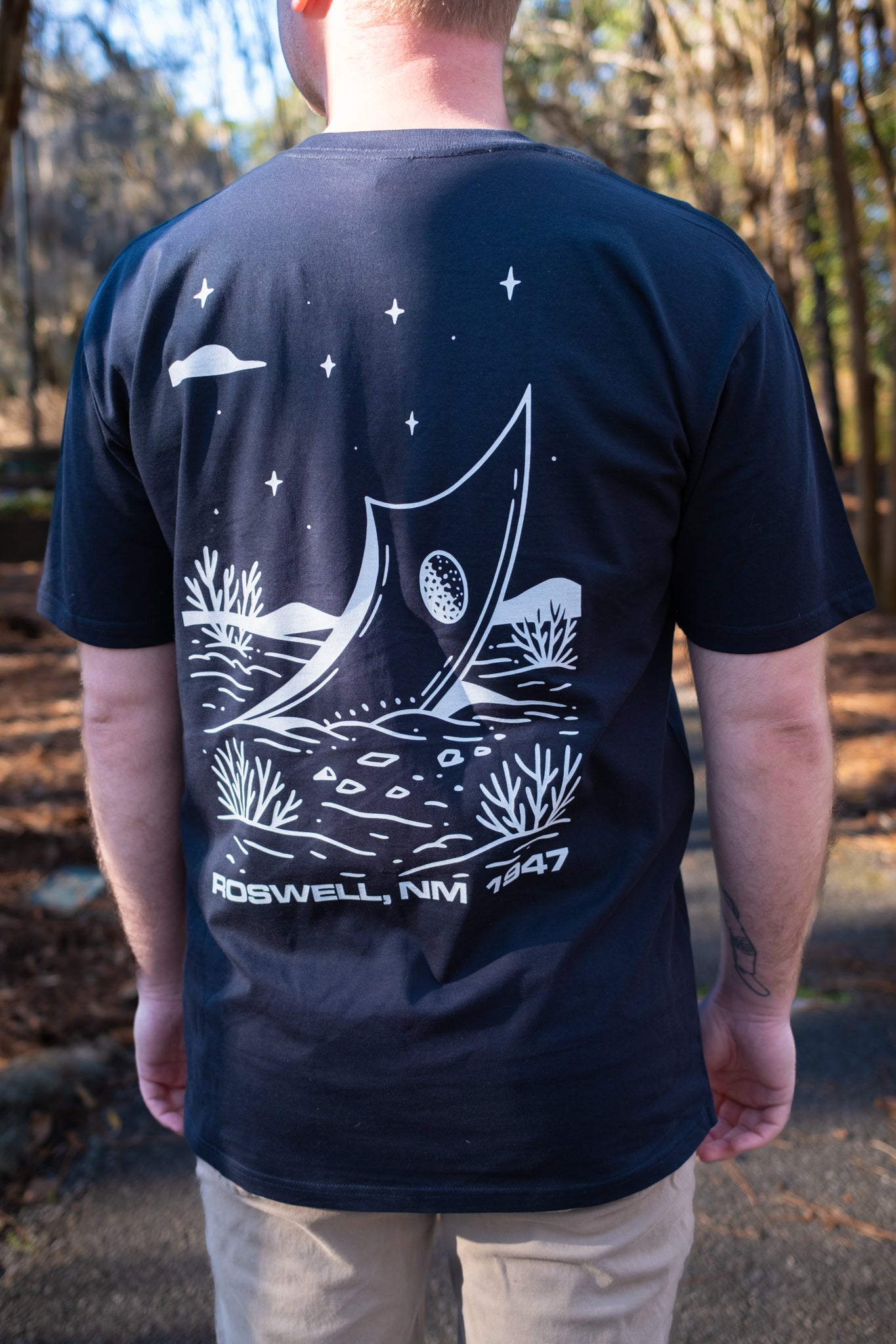 model | T-shirt Back Army Black Carolina Blue Charcoal Dark Chocolate Mustard Natural Navy Pale Pink Slate Blue White