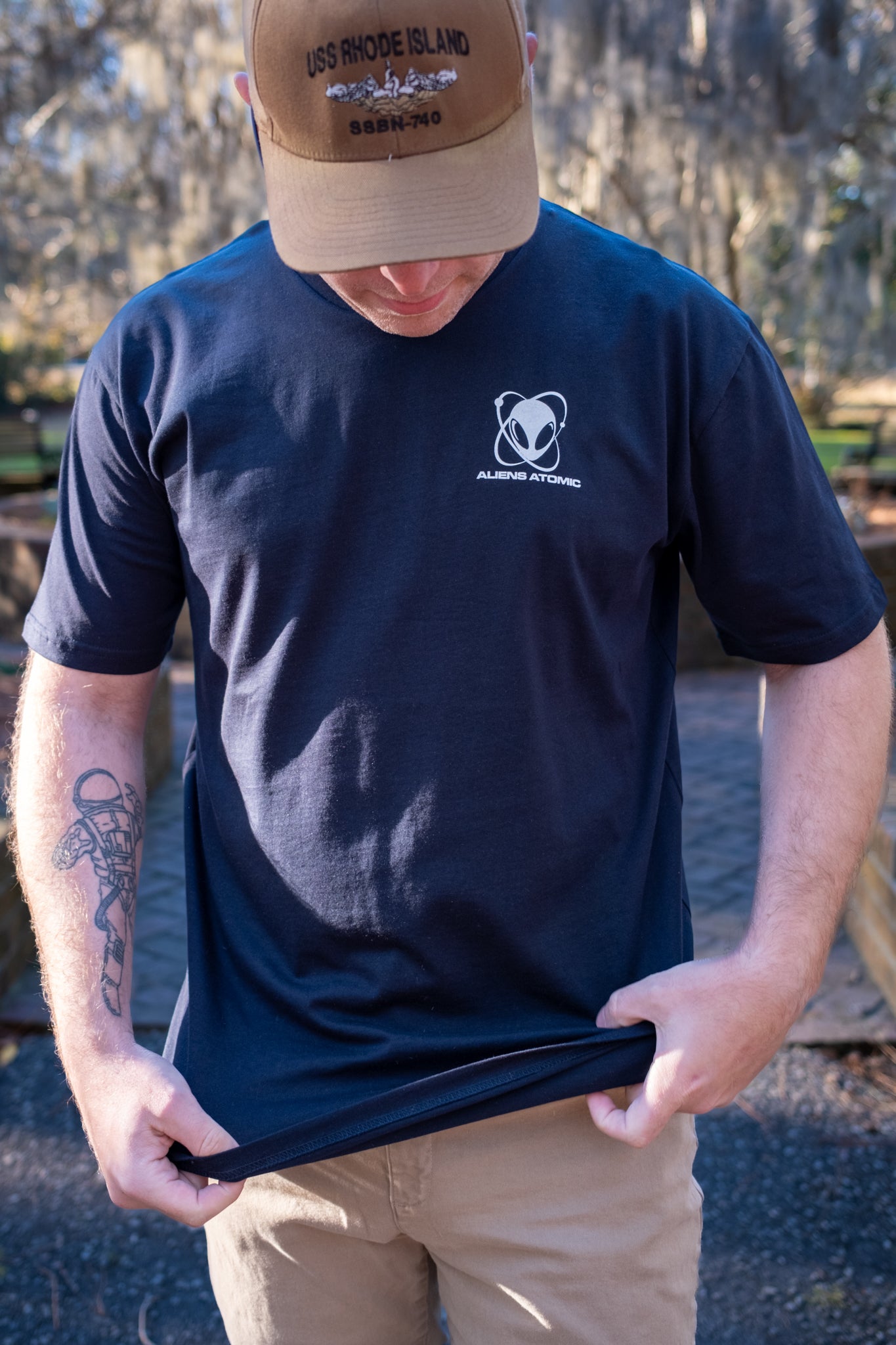 model | T-shirt Front Army Black Carolina Blue Charcoal Dark Chocolate Mustard Natural Navy Pale Pink Slate Blue White
